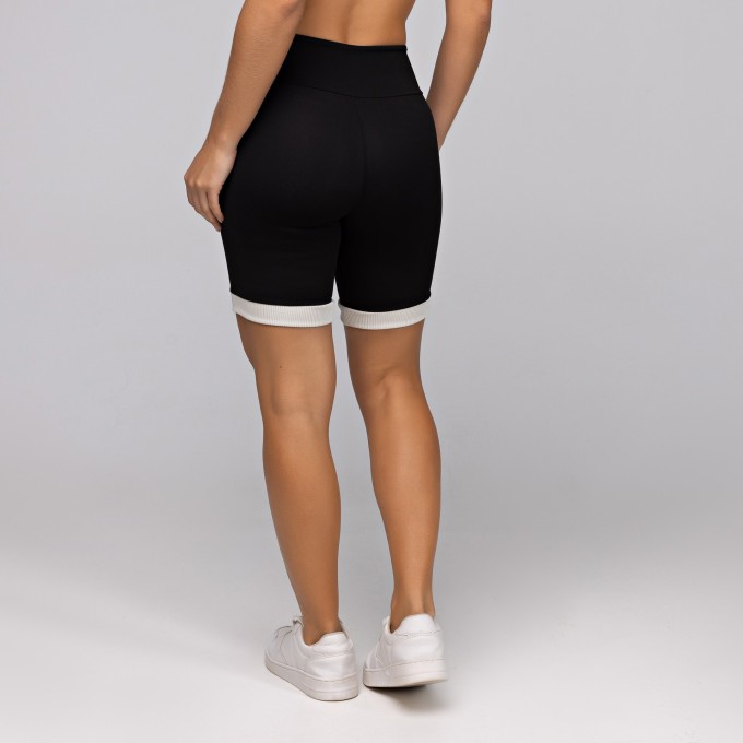 Bermuda Preta com Recorte Off White Fitness Poliamida